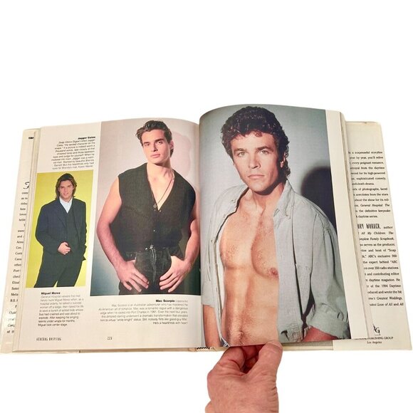 GENERAL HOSPITAL THE COMPLETE SCRAPBOOK HARDCOVER BOOK GARY WARNER SOAP OPERA - Picture 3 of 7